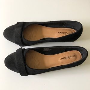 Comfort View black suede flats women’s 10.5